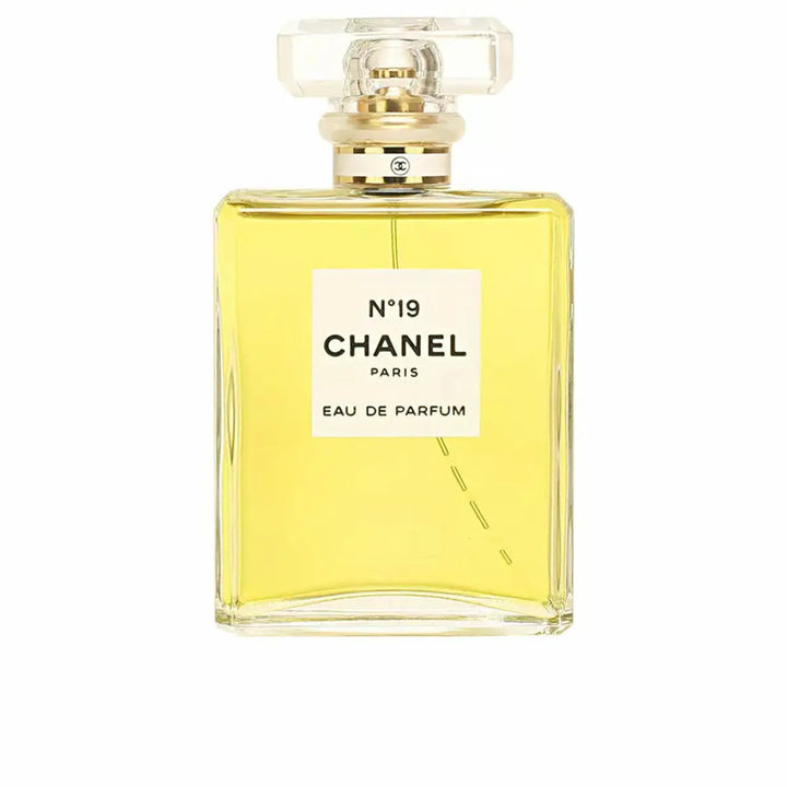 N°19 EAU DE PARFUM pour femme • CHANEL, Paris  Scentia : Parfums et fragrances