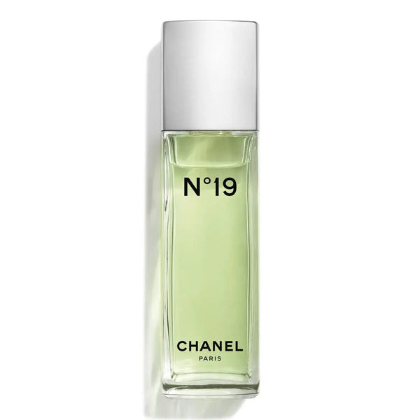 N°19 EAU DE TOILETTE pour femme • CHANEL, Paris • 100 ml  Scentia : Parfums et fragrances